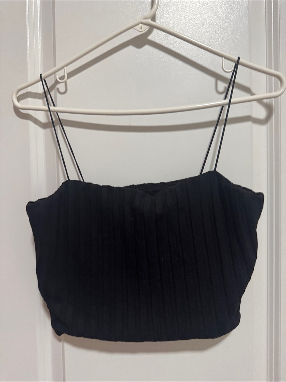 Good American Black Ribbed Spaghetti-Strap Crop Cami